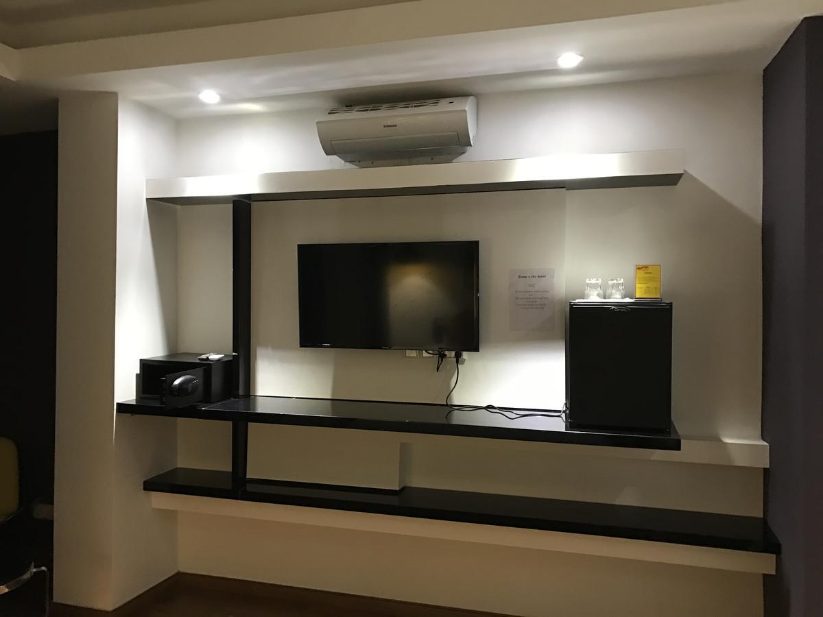 Benny'S City Hotel Сіануквіль Екстер'єр фото